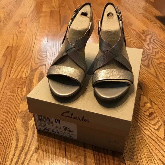 clarks women's jaelyn fog dress sandal